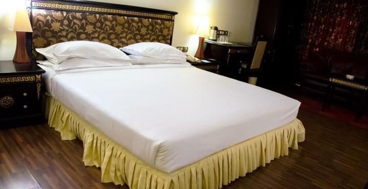 The Shelton Grand Hotel บังกาลอร์ ภายนอก รูปภาพ