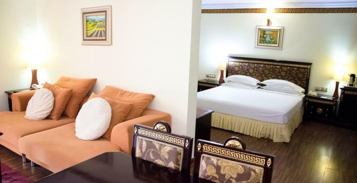 The Shelton Grand Hotel บังกาลอร์ ภายนอก รูปภาพ