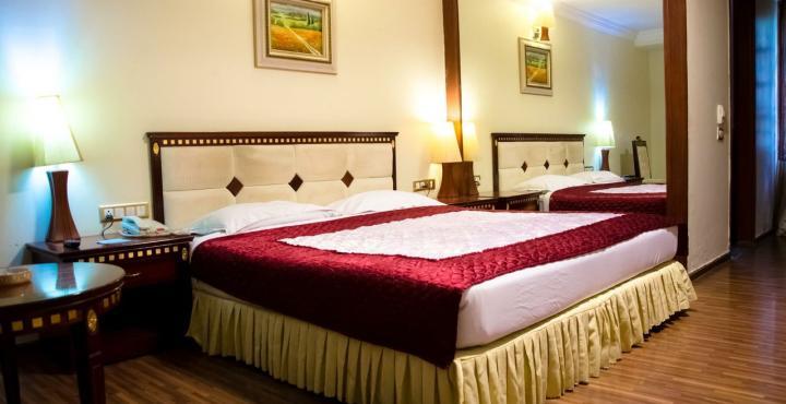 The Shelton Grand Hotel บังกาลอร์ ภายนอก รูปภาพ