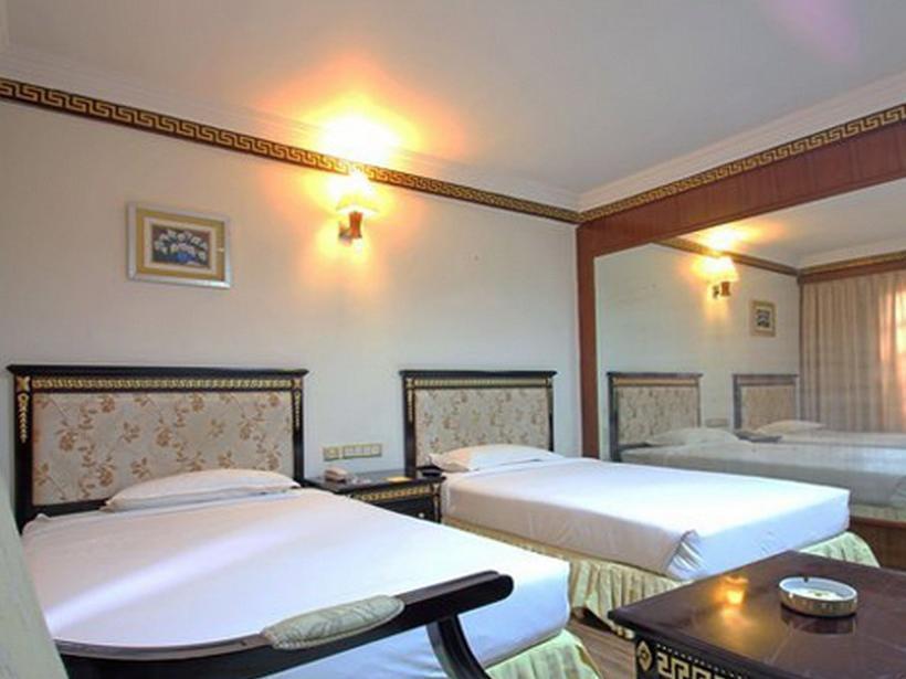 The Shelton Grand Hotel บังกาลอร์ ภายนอก รูปภาพ