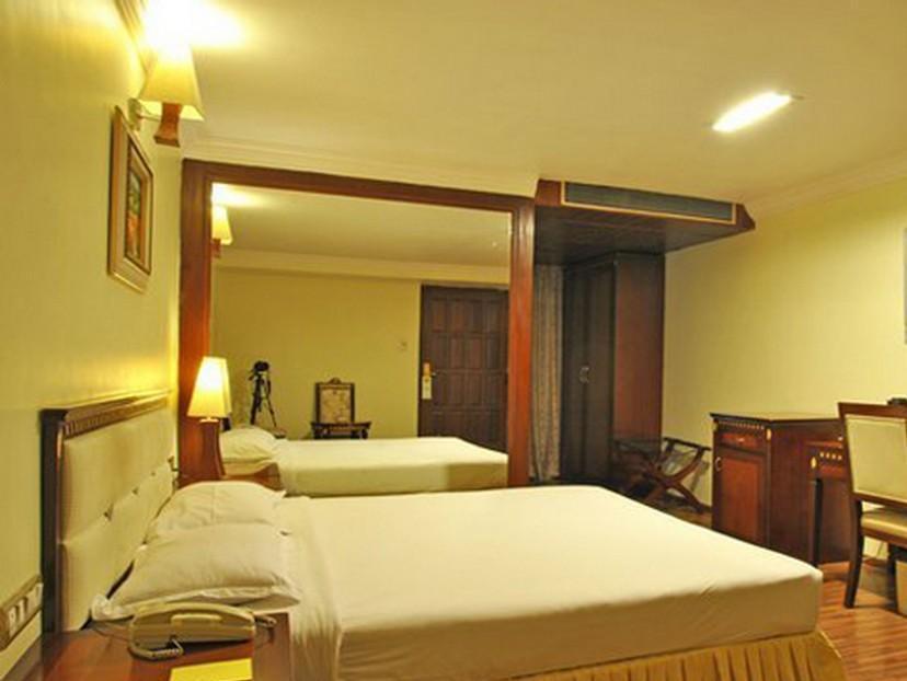 The Shelton Grand Hotel บังกาลอร์ ภายนอก รูปภาพ