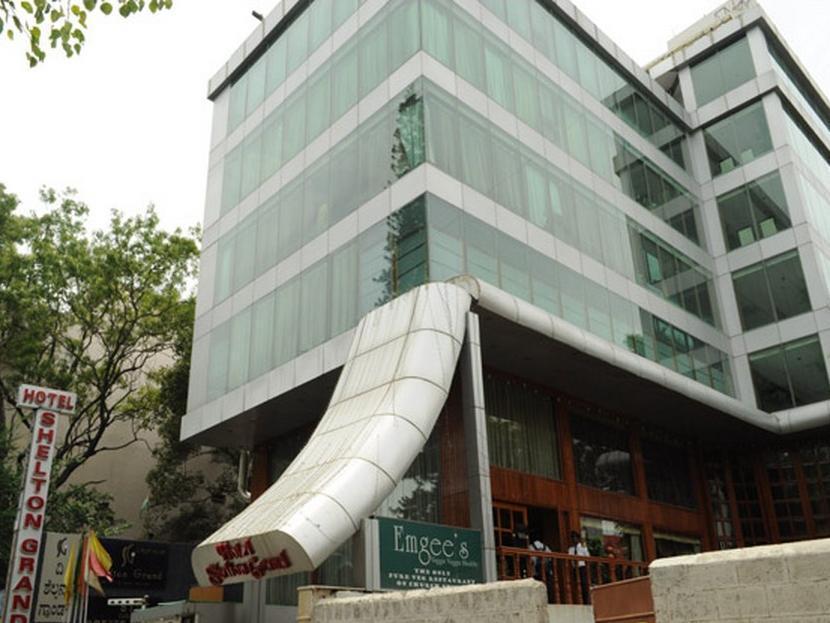The Shelton Grand Hotel บังกาลอร์ ภายนอก รูปภาพ